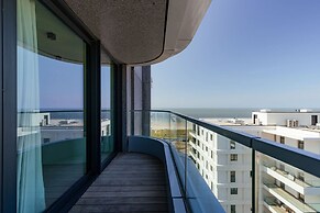 Huswell - Minimalist Coastal Luxury Panoramic View