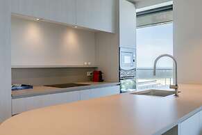 Huswell - Minimalist Coastal Luxury Panoramic View