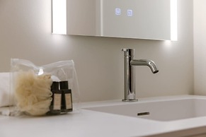 Huswell - Minimalist Coastal Luxury Panoramic View