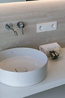 Huswell - Minimalist Coastal Luxury Panoramic View