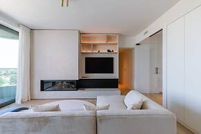 Huswell - Minimalist Coastal Luxury Panoramic View