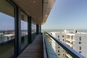 Huswell - Minimalist Coastal Luxury Panoramic View