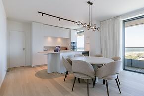 Huswell - Minimalist Coastal Luxury Panoramic View