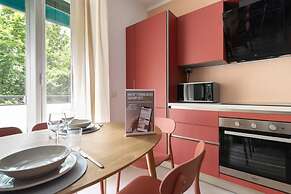 w Elegant 3BR Near Milan Center