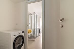 w Elegant 3BR Near Milan Center