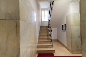 w Elegant 3BR Near Milan Center