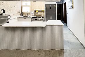 Xuru Stays I Elegant & Modern 3 BDR Apt. @ Heliopolis