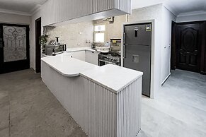 Xuru Stays I Elegant & Modern 3 BDR Apt. @ Heliopolis
