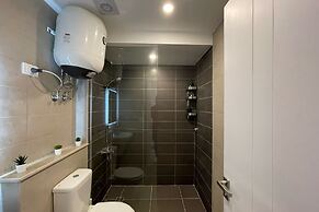 Refreshed & Uplifted 2 BDR @ G Cribs