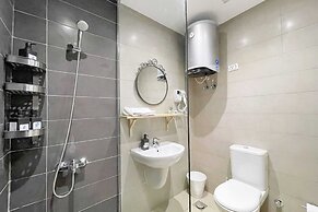Refreshed & Uplifted 2 BDR @ G Cribs