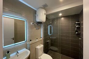Refreshed & Uplifted 2 BDR @ G Cribs