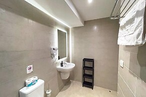 Refreshed & Uplifted 2 BDR @ G Cribs