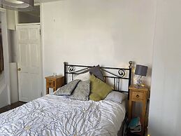 Charming House Luton Airport
