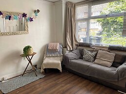 Charming House Luton Airport