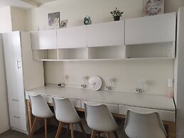 Studio Unit Around Recto U-belt