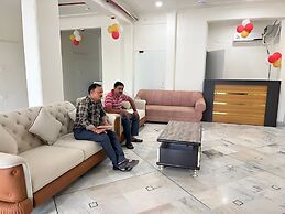 Hotel The Taj Park Way