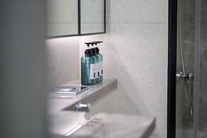 KeyRock Living - Premium Apt with Pool