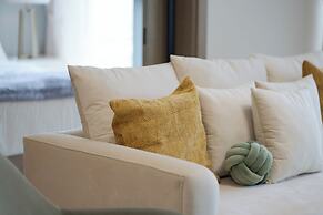 KeyRock Living - Premium Apt with Pool