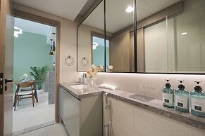 KeyRock Living - Premium Apt with Pool