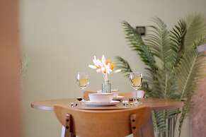 KeyRock Living - Premium Apt with Pool
