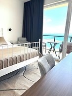 Stella's beachfront aparthotel