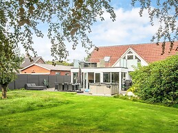4 Star Holiday Home in Henne