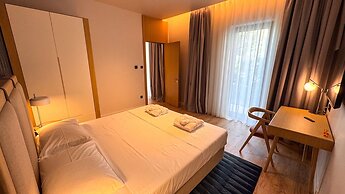 Qumi Porto Suites