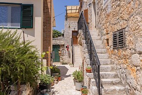 Traditional stone house Tonca