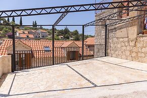 Traditional stone house Tonca