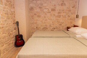 Traditional stone house Tonca