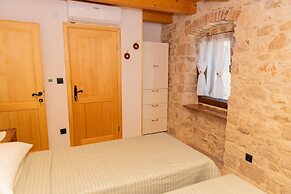 Traditional stone house Tonca