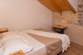 Traditional stone house Tonca