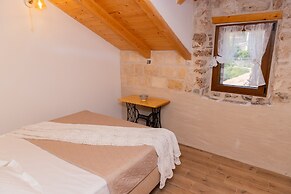 Traditional stone house Tonca