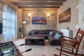 Alexandros Villa
