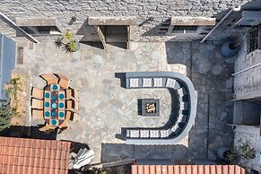 Alexandros Villa