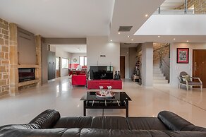 Arios Lux Villa