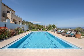 Arios Lux Villa