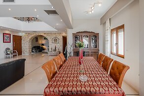 Arios Lux Villa