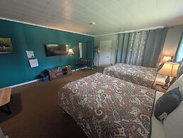 PINEWOOD INN