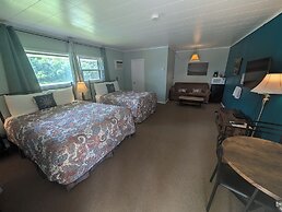 PINEWOOD INN