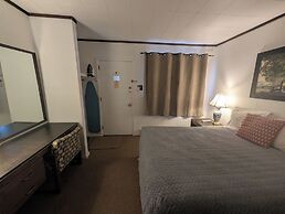 PINEWOOD INN