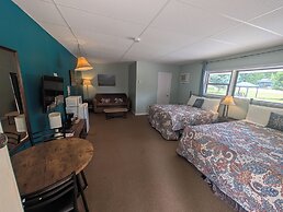 PINEWOOD INN
