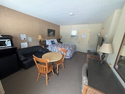 PINEWOOD INN