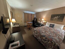 PINEWOOD INN