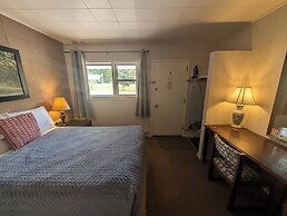PINEWOOD INN