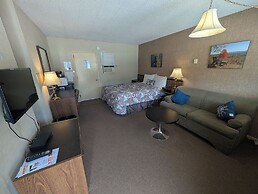 PINEWOOD INN