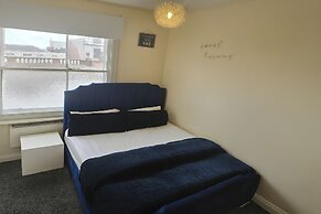 2 Bed - Sleeps 6 - Private Balcony - City Centre