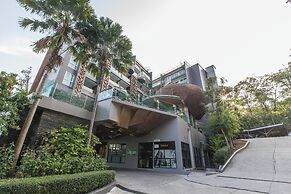 Emerald 307 - Studio With Balcony and Shared Pool