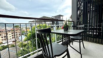 Emerald 307 - Studio With Balcony and Shared Pool