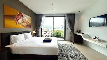 Emerald 307 - Studio With Balcony and Shared Pool